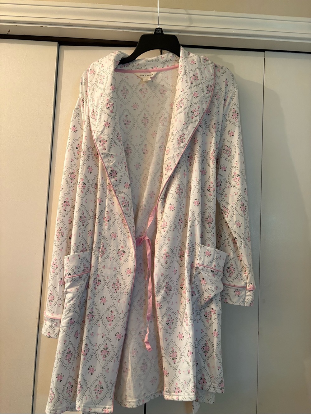 Laura Ashley Pink and White Quilted Floral Robe